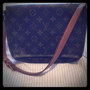 Lv purse like new